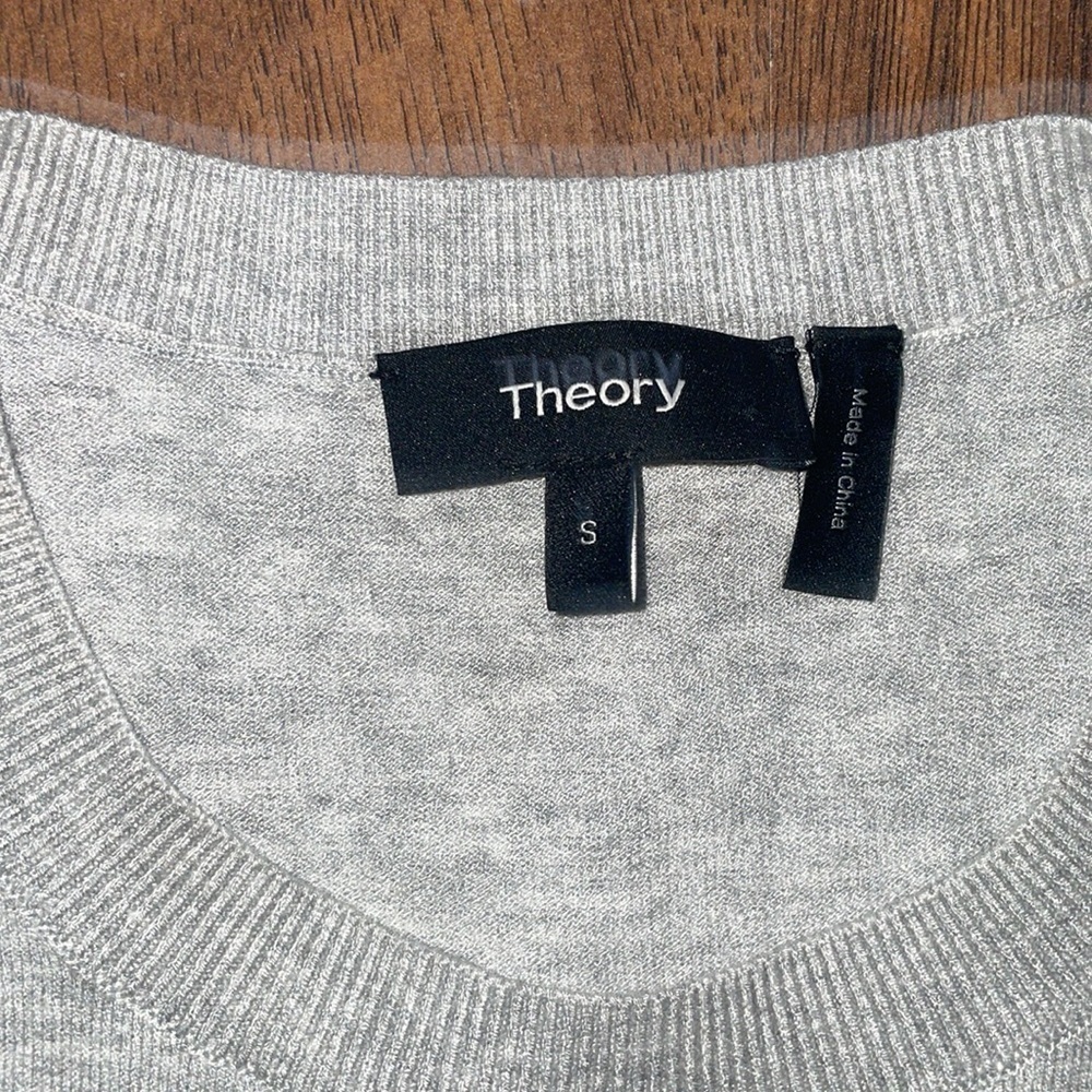 Theory woman’s blouse - small - sweater / 100 %silk in back - Picture 4 of 7